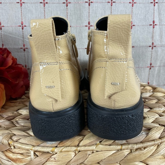 Franco Sarto “Jellisa” Patent Leather Low Ankle Boots Rich Beige Size 5 Bootie - Picture 5 of 6